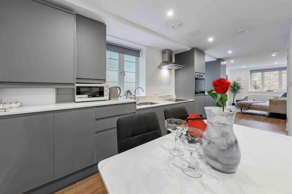 Holiday Home Sleep 8 Central London 9Elms Zewnętrze zdjęcie